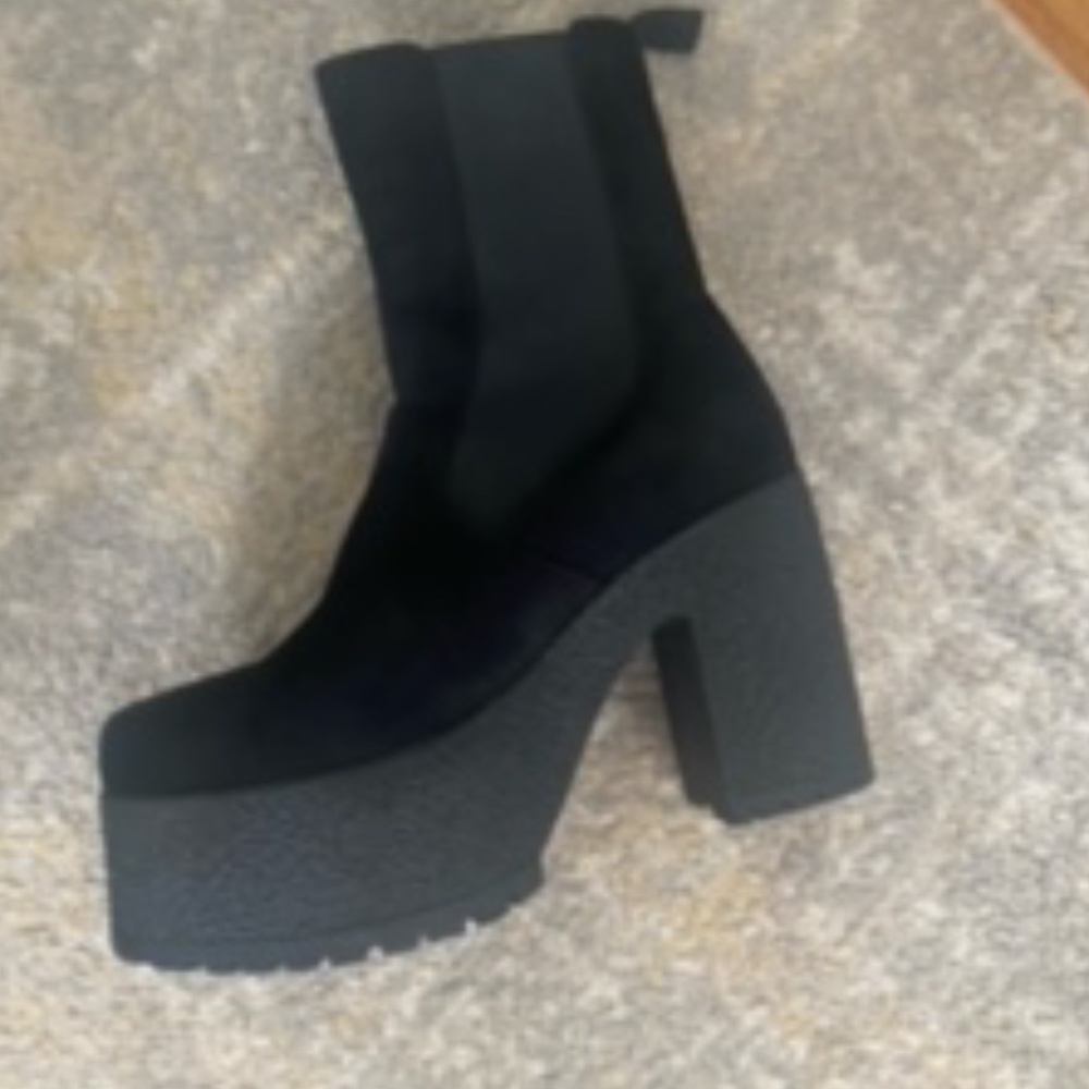 Gorgeous barely worn Lamoda Platform Boots